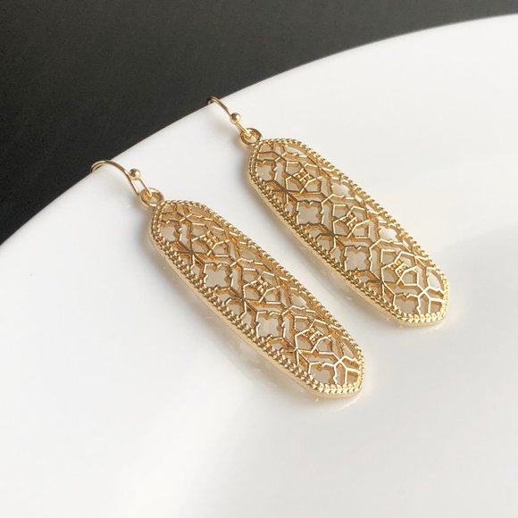 NEW Oval Filigree Earrings (gold) - Picture 5 of 7